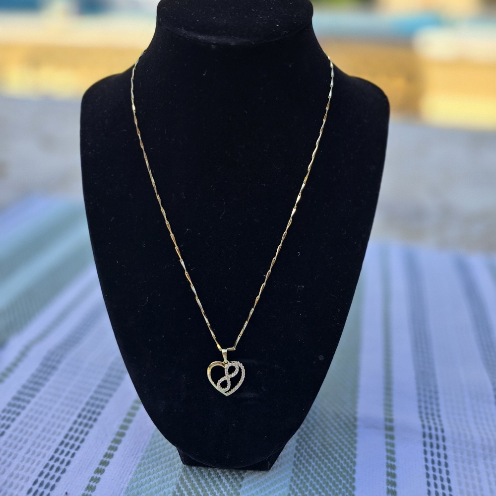 18k Gold Platred Forever Heart Pendant Necklace With Small Diamonds